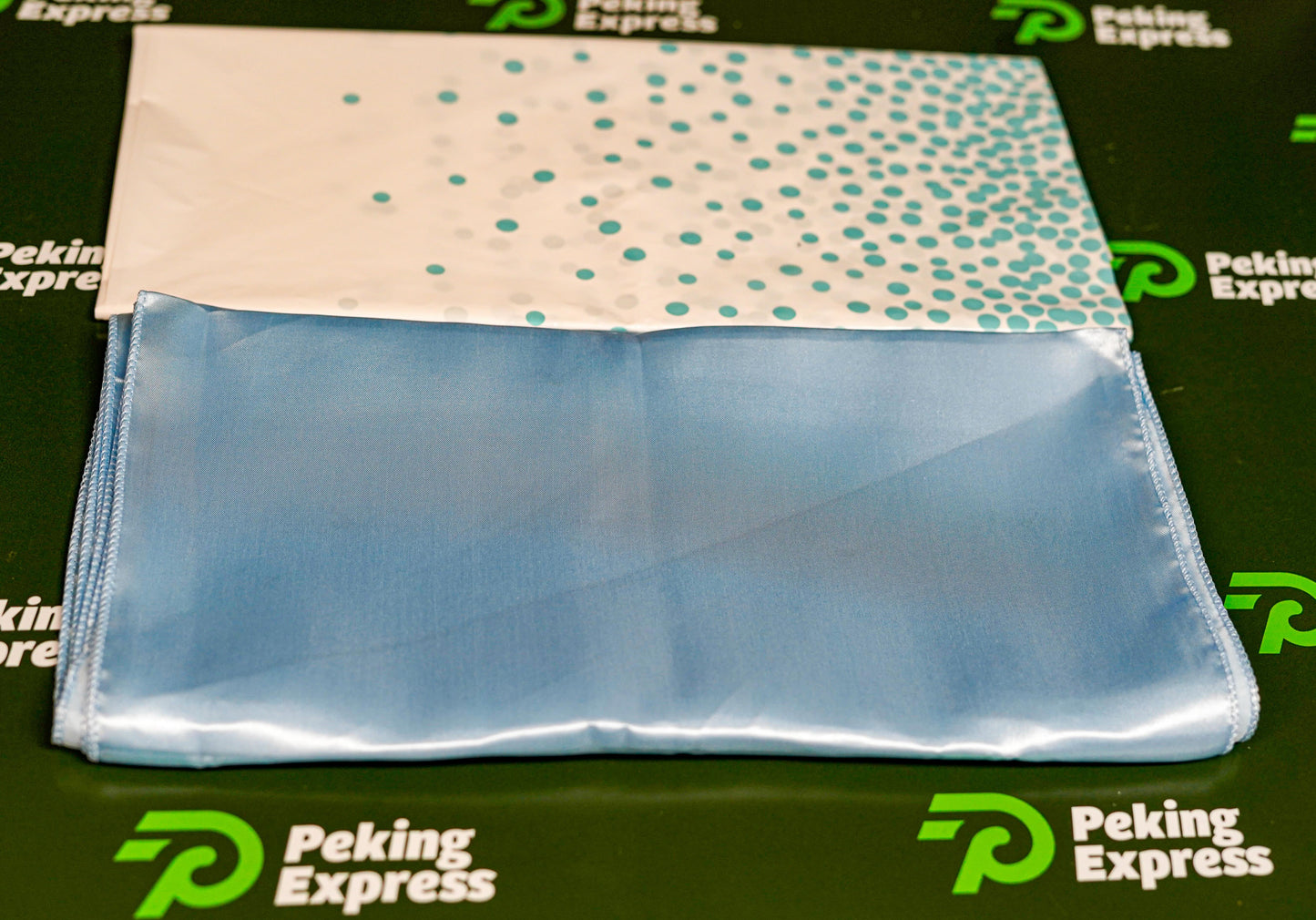 (54X108 inch) Disposable Tablecloth